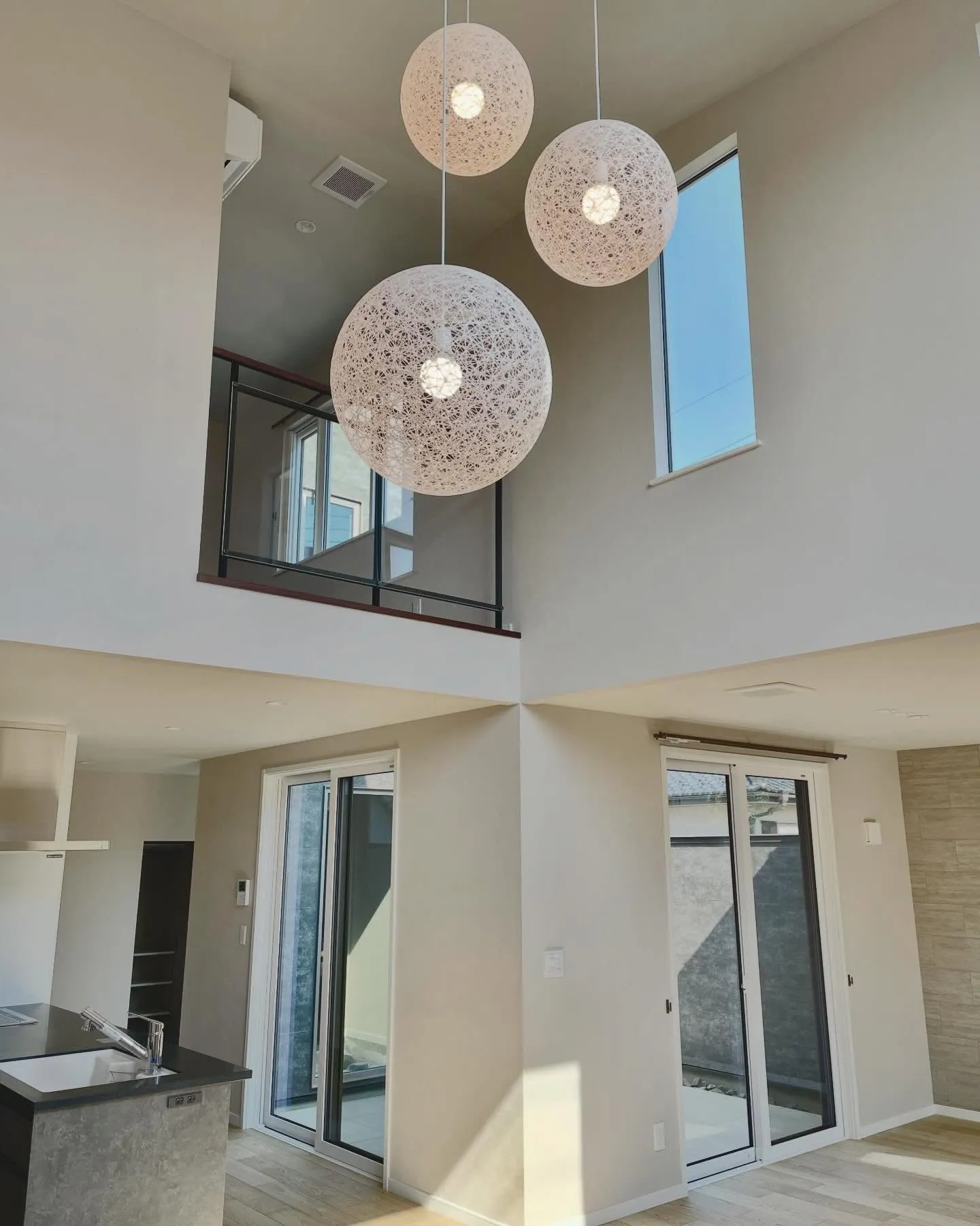 光と素材がつくる、優しい空間。