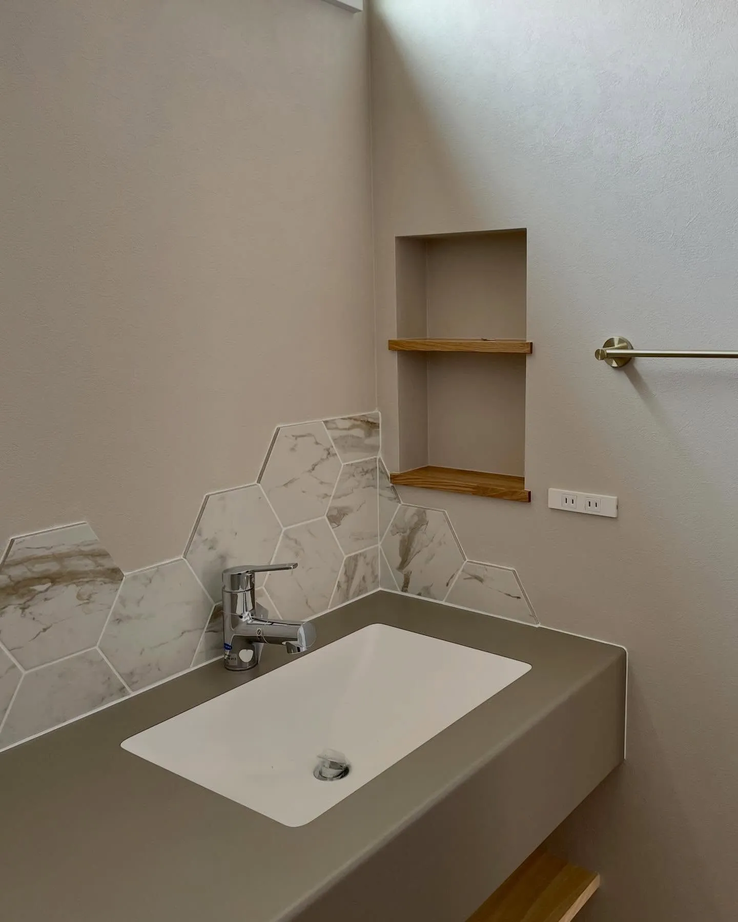 光と素材がつくる、優しい空間。